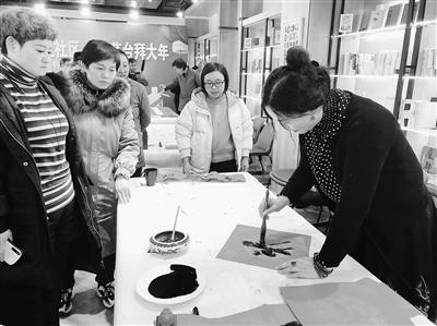 蘭州甘家巷社區(qū)“鼠年納?！彼痛郝摚▓D）