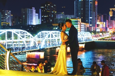 昨夜，中山橋夜景燈光更漂亮了