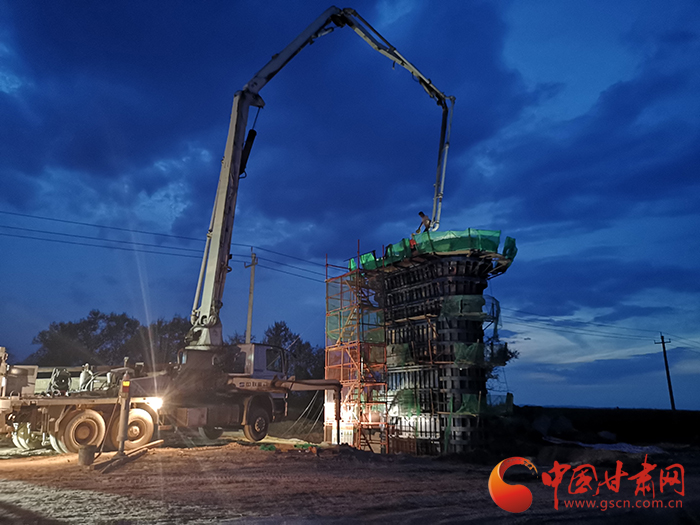 中蘭客專Ⅰ標(biāo)項目首跨箱梁架設(shè)成功