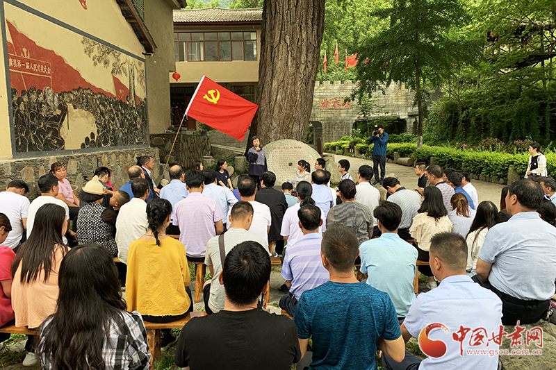 【追尋紅色足跡 弘揚(yáng)延安精神】康縣朱家溝：麻柳樹下憶黨史 走好新時代的長征路（圖）