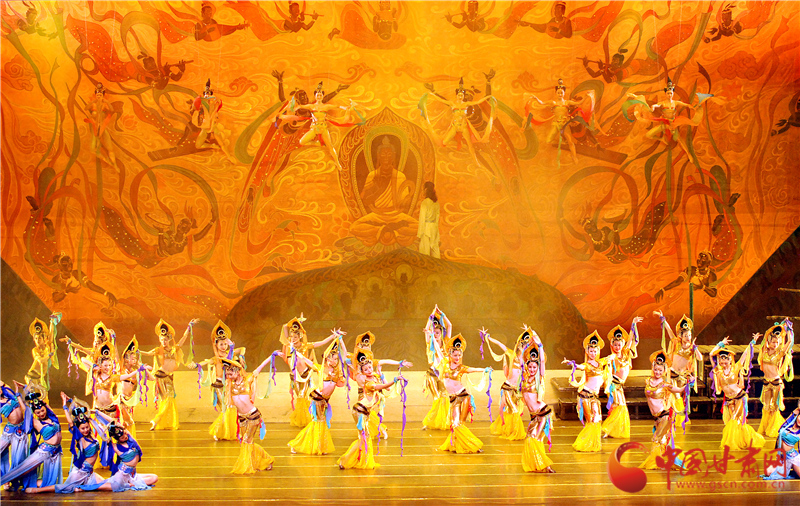 8月8日晚，《絲路花雨》《大夢(mèng)敦煌》首次同臺(tái)亮相蘭州