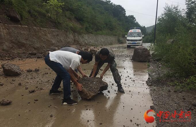 康縣長壩鎮(zhèn)：鏟車、120合力“逆行”救援群眾  