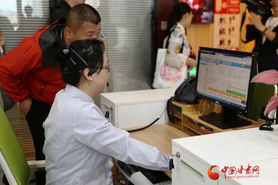 【走向我們的小康生活】蘭州：虛擬養(yǎng)老院托起幸?！跋﹃?yáng)紅”