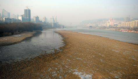 市民：黃河水位大降會(huì)不會(huì)影響供水？ 水務(wù)部門(mén)：枯水期流量偏小屬于正?，F(xiàn)象