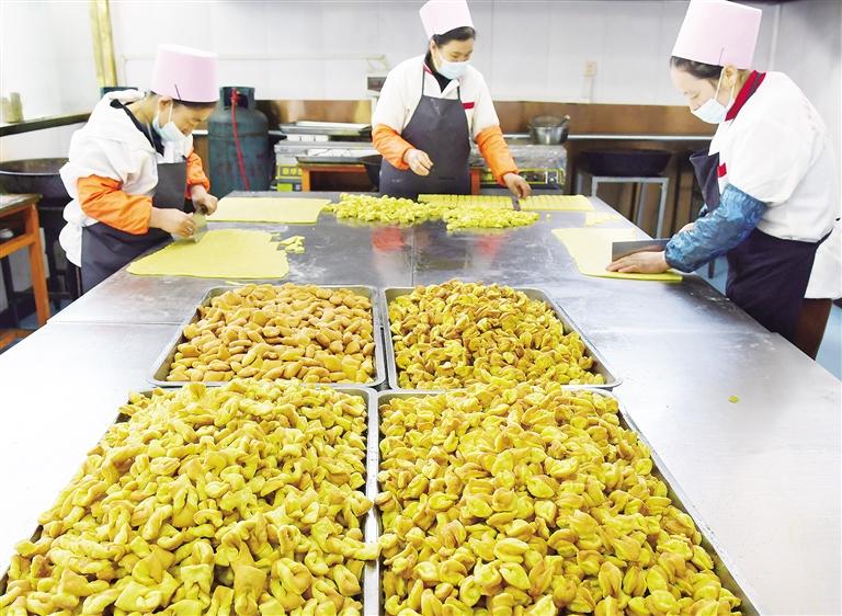 臨夏州東鄉(xiāng)縣貧困婦女實(shí)現(xiàn)家門口就業(yè)