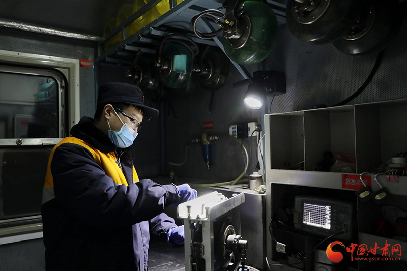 軍馬場車站：“鋼軌神探”零點行動保春運(yùn)