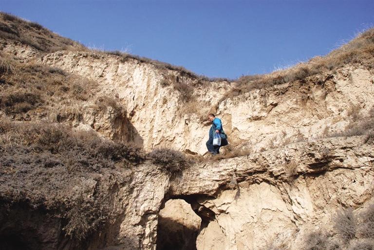 【尋訪百名先鋒黨員】萬(wàn)里鄉(xiāng)郵路 執(zhí)著信使情——訪蘭州市郵政系統(tǒng)唯一的步班投遞員唐和順