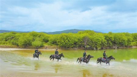 草原騎警，牧民心中的親人——記瑪曲縣公安局草原騎警大隊