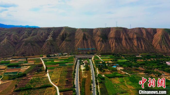 甘肅榆中造養(yǎng)結(jié)合十?dāng)?shù)年荒山改綠 野生動(dòng)物?！奥睹妗?>
        </a><em>甘肅榆中造養(yǎng)結(jié)合十?dāng)?shù)年荒山改綠 野生動(dòng)物常“露面”</em></li>
    <li><a  target=