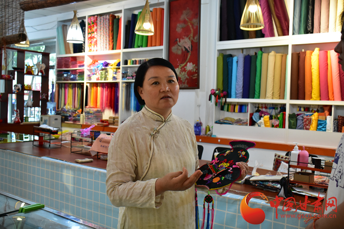 【蘭大新聞學子重走西北角】香包傳承人劉蘭芳：飛針走線，傳承匠心 