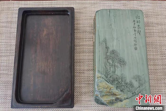 圖為盧保勝為提升洮硯文化內(nèi)涵，制作“一硯一銘、一盒一拓”成品展示?！堟?攝