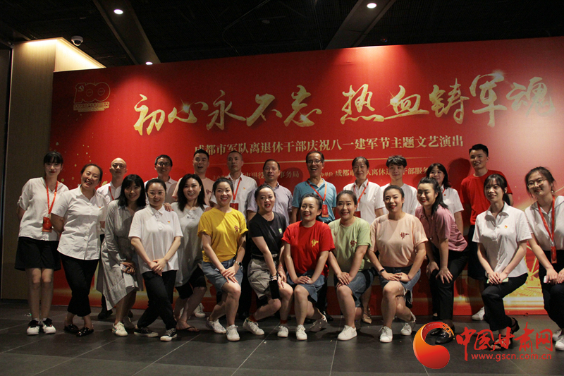 【蘭大新聞學(xué)子重走西北角】不變的軍旅情，不滅的舞臺夢——記原成都軍區(qū)政治部戰(zhàn)旗文工團國家一級演員楊思遠