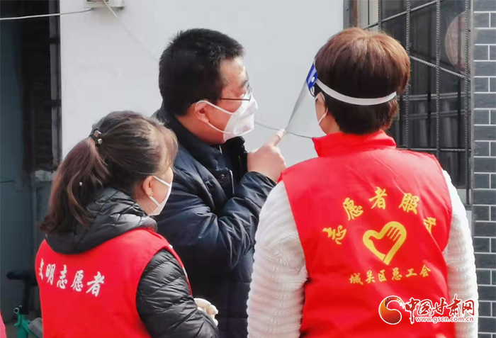 【甘快看·疫情防控最美有你（11）】奔走在“戰(zhàn)疫”一線！有一種力量叫志愿者