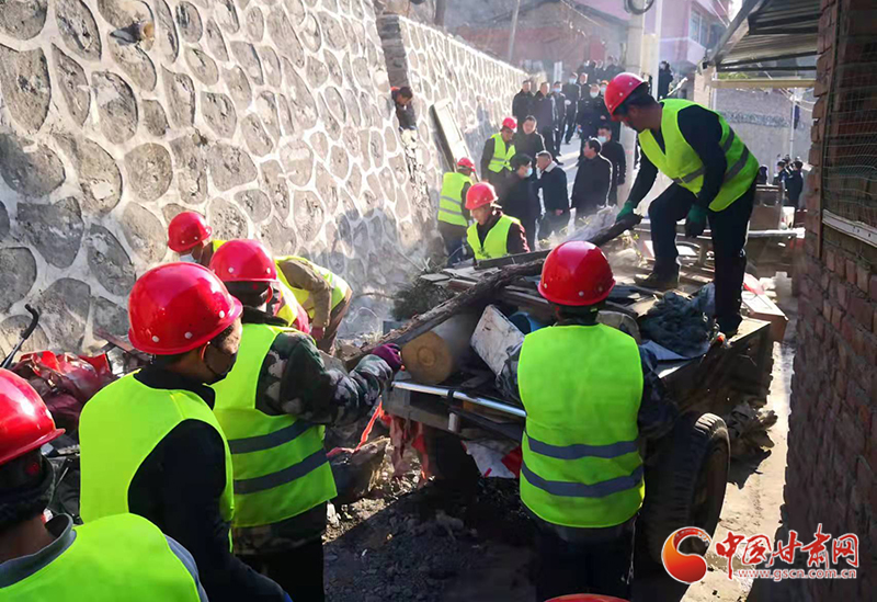 【我為群眾辦實事】甘肅文縣：重拳出擊強(qiáng)力整治亂搭違建“頑疾”