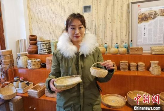 40多種精小玲瓏、純手工制作的新型盛食容器、居家工藝品等，每一件都令人愛不釋手?！●T志軍 攝