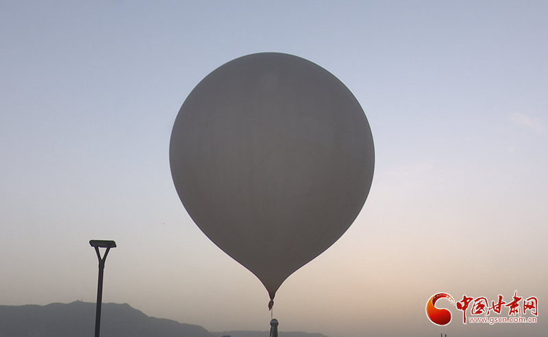 【世界氣象日】氣象站為何一天兩次放飛“大氣球”？甘肅氣象專家告訴你