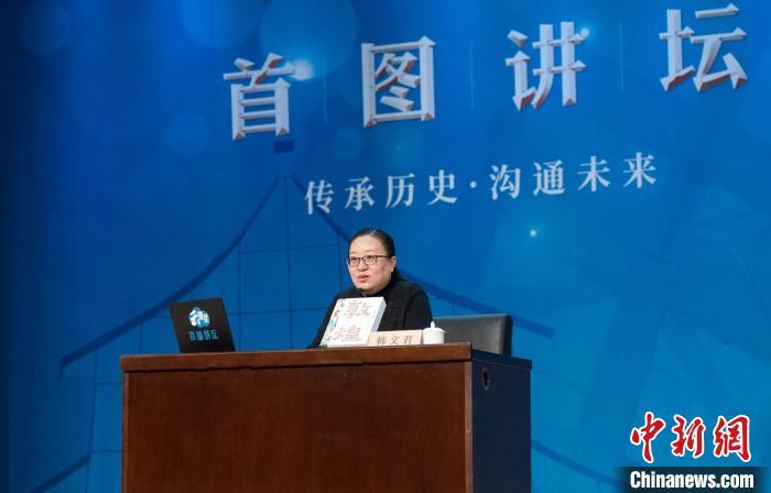 敦煌研究院文化弘揚(yáng)部講解科科長(zhǎng)韓文君?！『衔乃嚦霭嫔绻﹫D