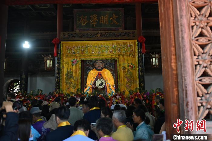 6月21日，2024(甲辰)年公祭中華人文始祖伏羲大典在甘肅天水舉行，來自海峽兩岸及港澳地區(qū)約500人現(xiàn)場共祭中華人文始祖伏羲。中新社記者 李亞龍 攝