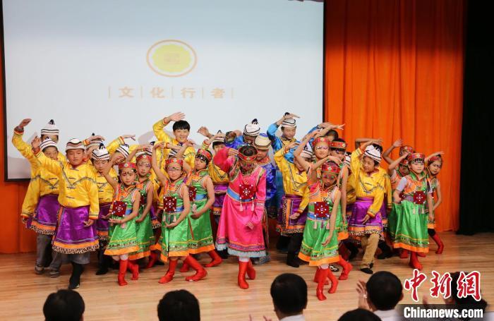 圖為蘭州大學(xué)文化行者團(tuán)隊(duì)走進(jìn)民族社區(qū)，開(kāi)展系列活動(dòng)。(資料圖)蘭州大學(xué)供圖