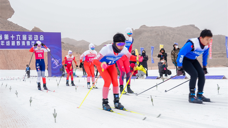 甘肅省第十六屆運(yùn)動(dòng)會(huì)首個(gè)項(xiàng)目開(kāi)賽 青少年組越野滑雪馳騁冰雪賽場(chǎng)