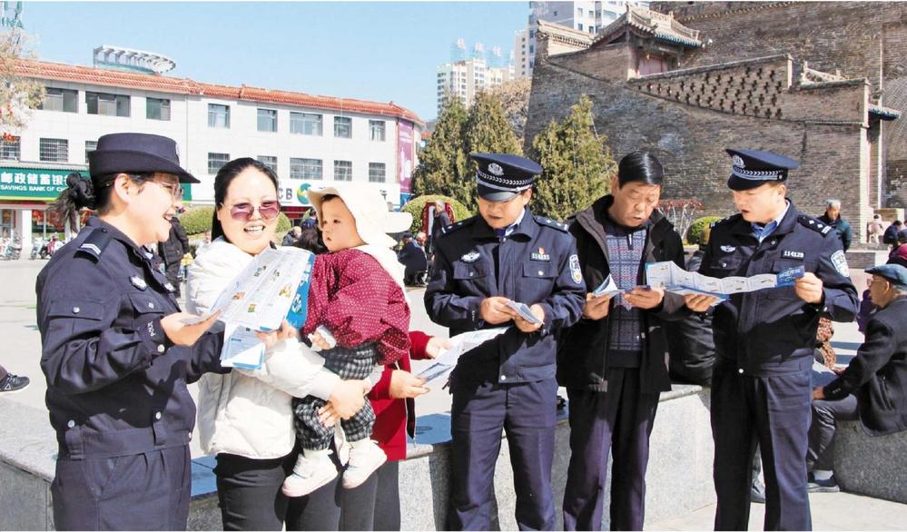 隴西公安下沉一線開展反詐知識宣傳